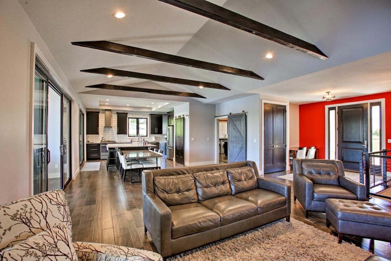 Waterfront Silver Lake Home With Private 40 Dock! Traverse City Esterno foto